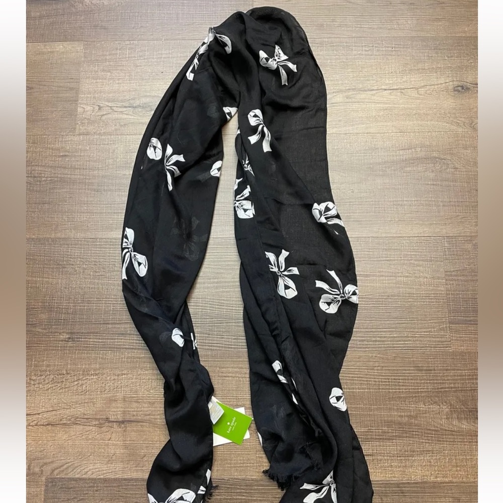 NWT Kate Spade Black White Iconic Bow Print Oblong Scarf